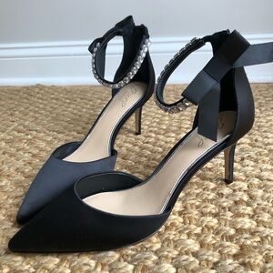 New: Jewel by Badgley Mischka Jaycee Satin Heels w Bow. Size 10